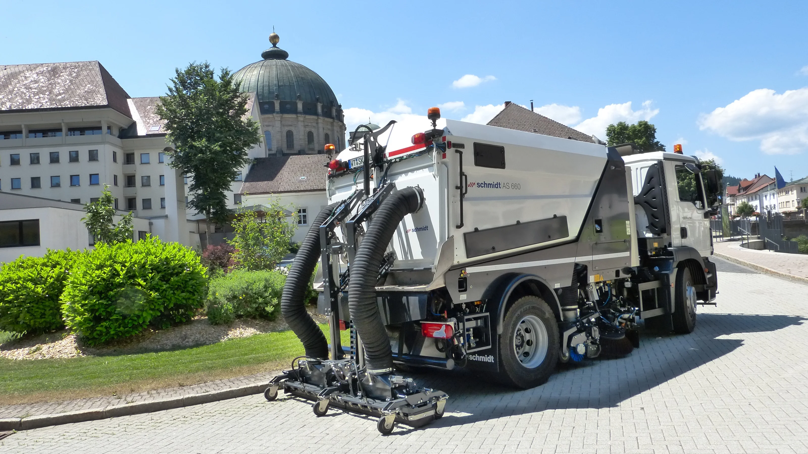 Sweepers | AS 660 | Aebi Schmidt Group